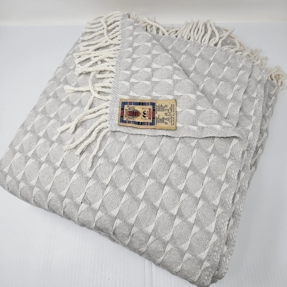 Mora Son De Abrigo Spain 2 Throw Blankets Cotton Blend Textured Weave Gray Cream